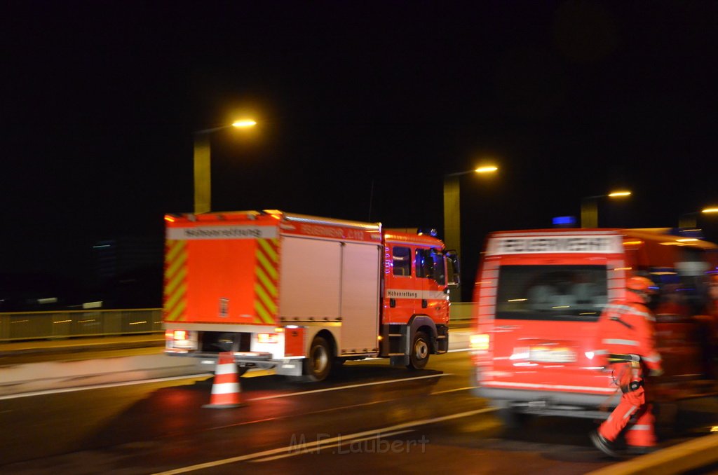 Einsatz BF Hoehenretter Koelner Seilbahn Hoehe Zoobruecke P2649.JPG